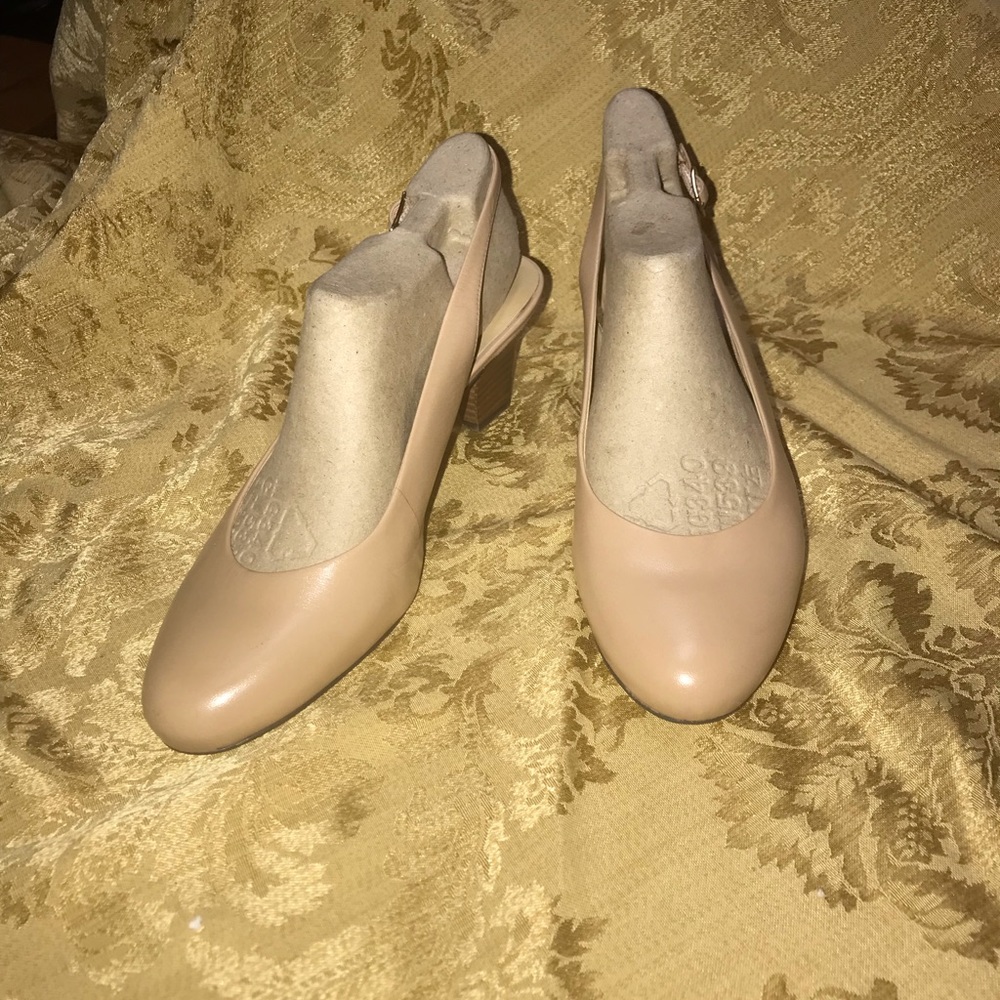 Trotter’s Women’s Slingback Heels, Nude, 9N